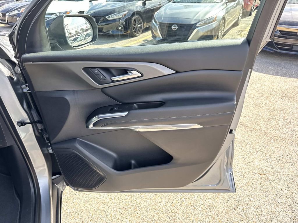 Certified 2025 Chevrolet Traverse LT image 14