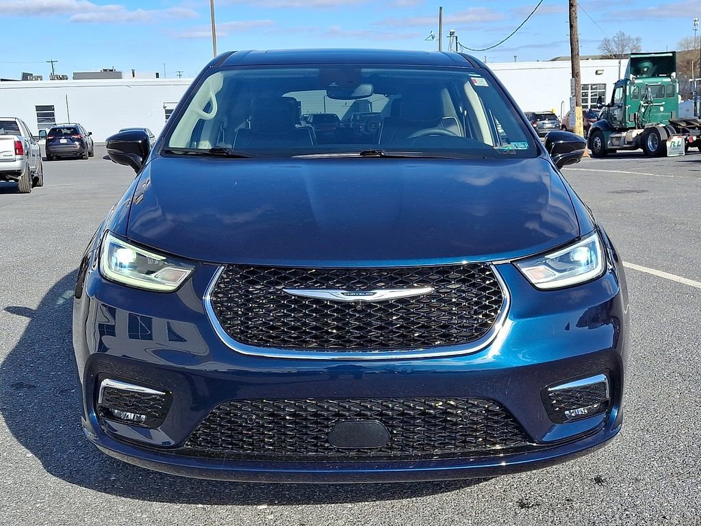 Used 2024 Chrysler Pacifica Limited image 2