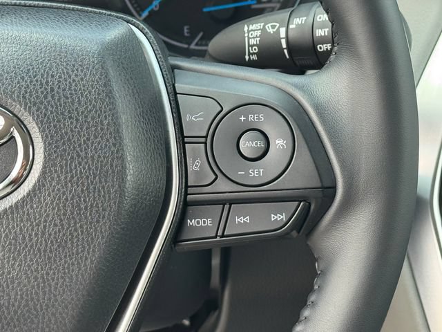 Used 2024 Toyota Venza LE AWD/4WD image 25