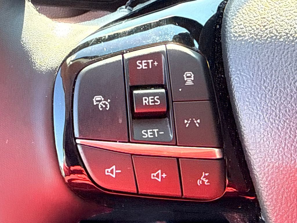 Certified 2025 Ford Escape Platinum w/ Class II Trailer Tow Package image 25