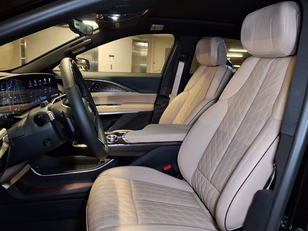 New 2026 Cadillac Lyriq Signature Sport w/ Nappa Leather Package RWD image 15