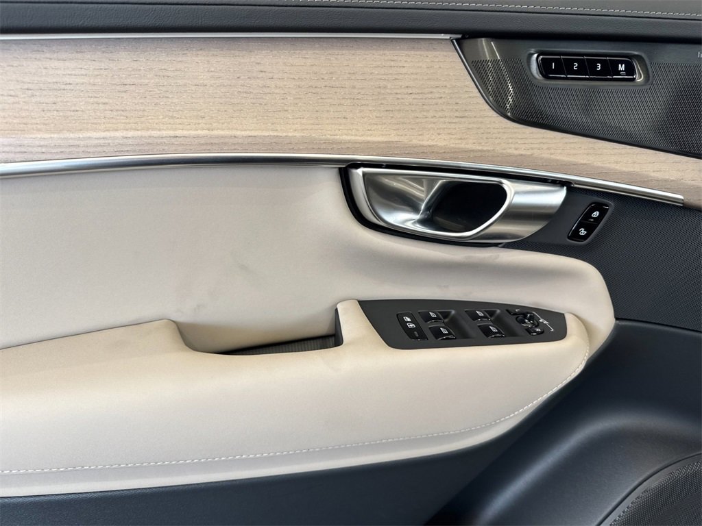New 2026 Volvo XC90 T8 Plus image 10