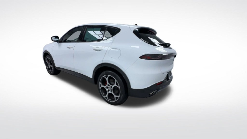 Used 2024 Alfa Romeo Tonale Veloce w/ Premium Interior Package AWD/4WD image 6