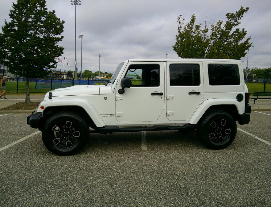 Used 2018 Jeep Wrangler Unlimited Sahara AWD/4WD image 35
