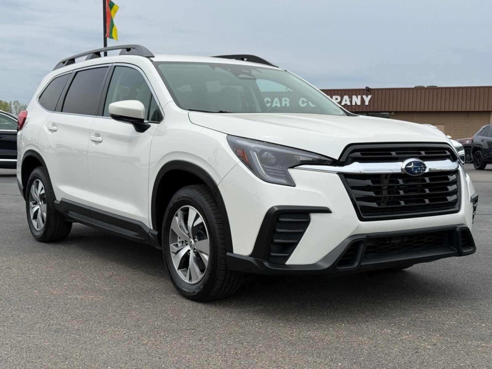 Used 2024 Subaru Ascent Premium w/ Convenience Package AWD/4WD image 2
