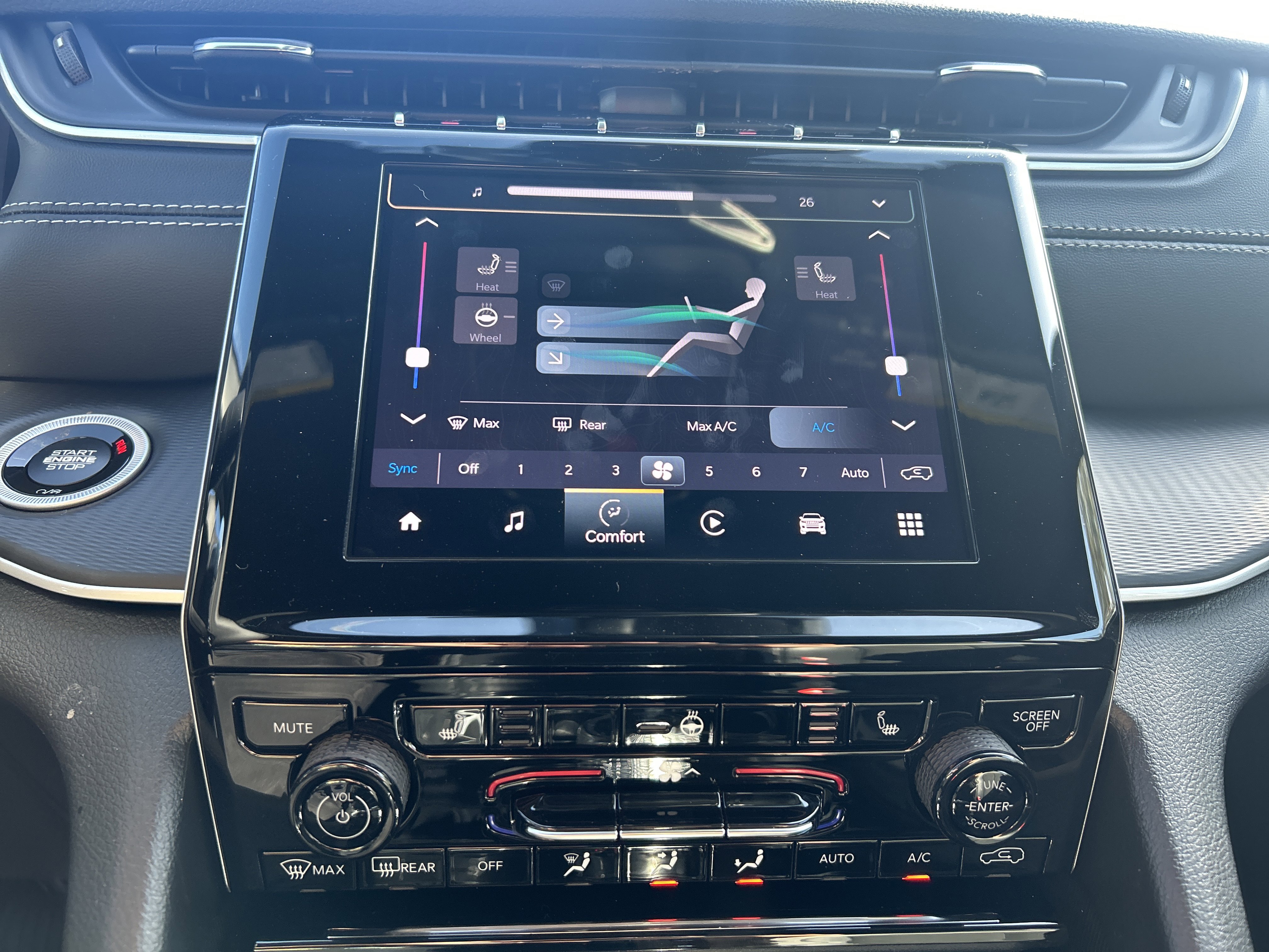 New 2025 Jeep Grand Cherokee Altitude image 29