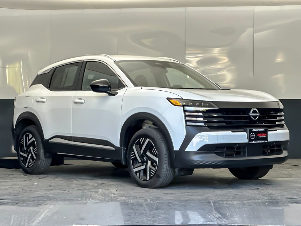 Used 2026 Nissan Kicks SV FWD image 1