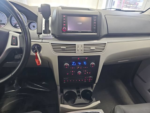 Used 2009 Volkswagen Routan SEL Premium FWD image 17