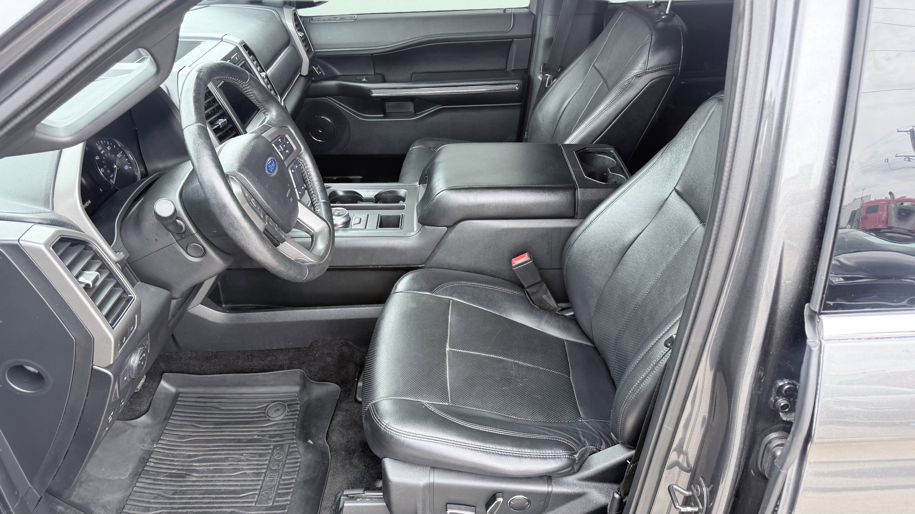 Used 2018 Ford Expedition Max XLT w/ Equipment Group 202A RWD image 26