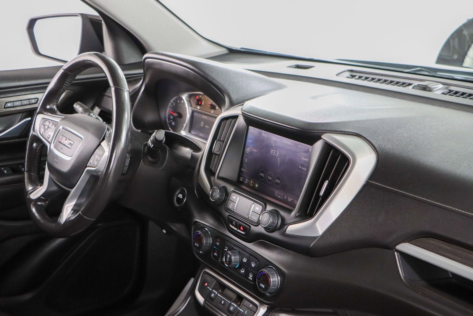 Used 2022 GMC Terrain SLT image 25