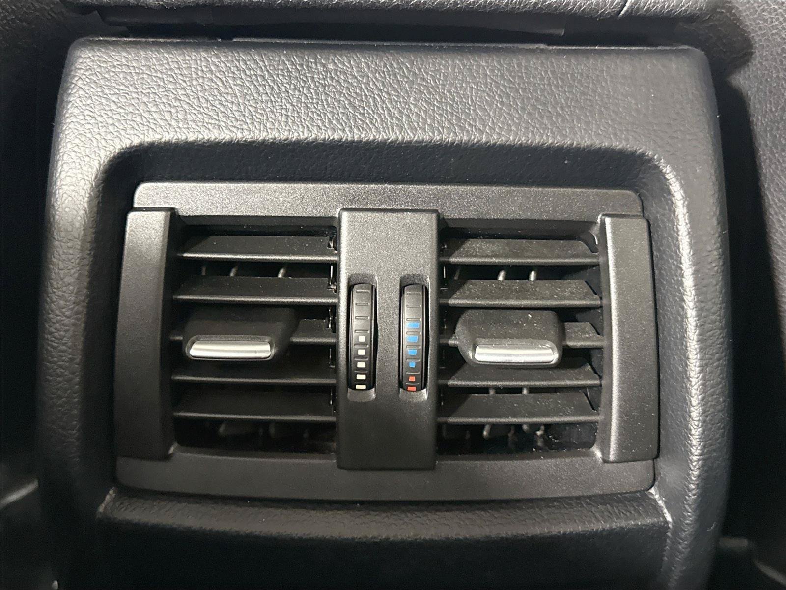 Used 2015 BMW 320i xDrive Sedan AWD/4WD image 33