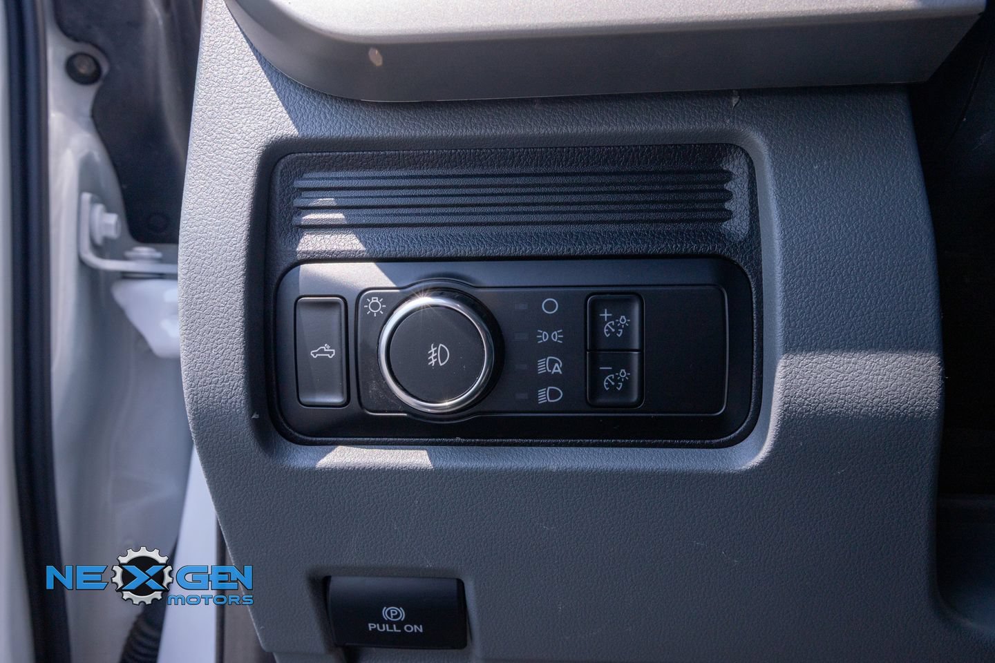 Used 2024 Ford F550 2WD Regular Cab Super Duty image 13