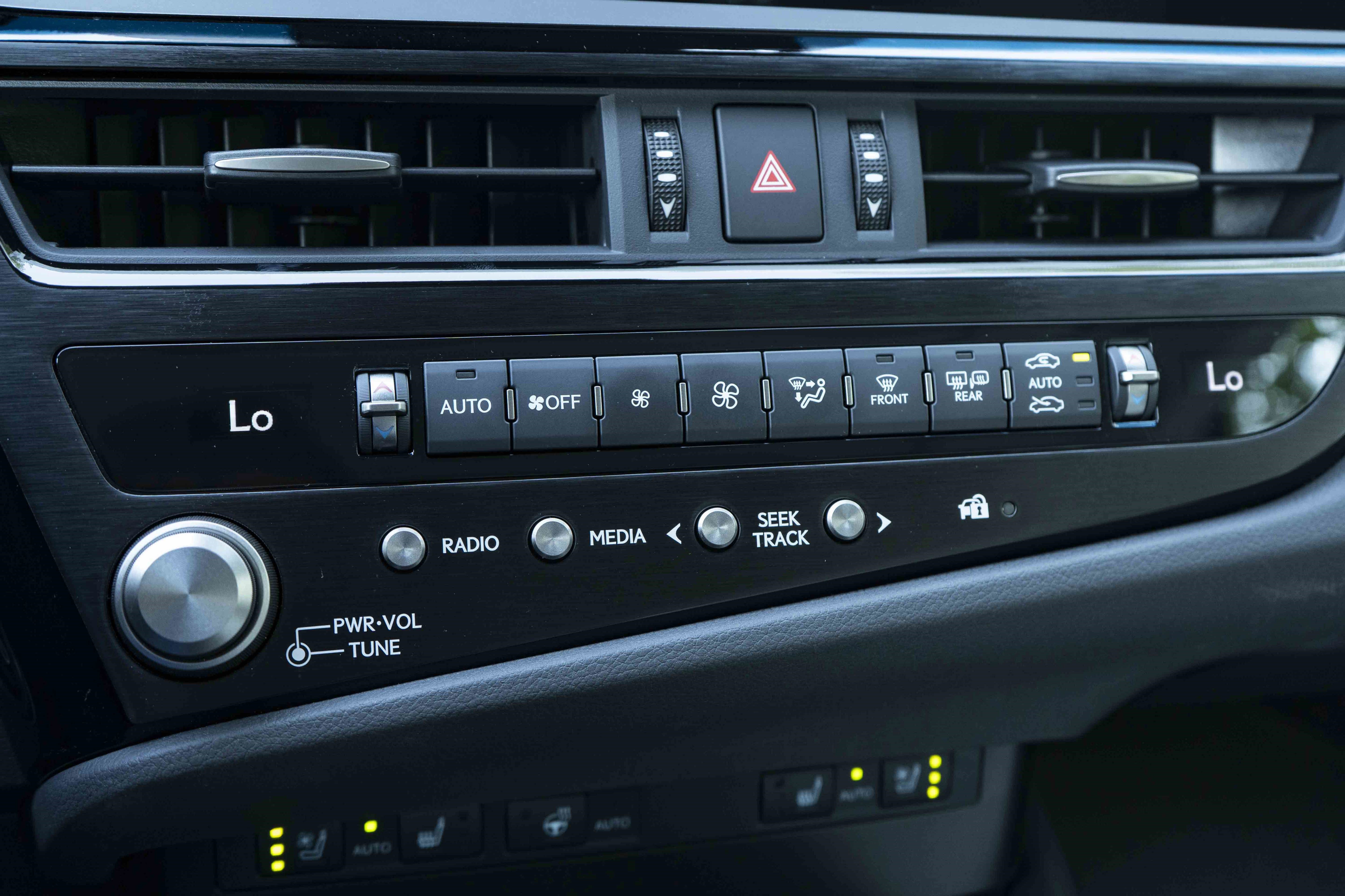 Used 2025 Lexus ES 300h w/ Premium Package image 34