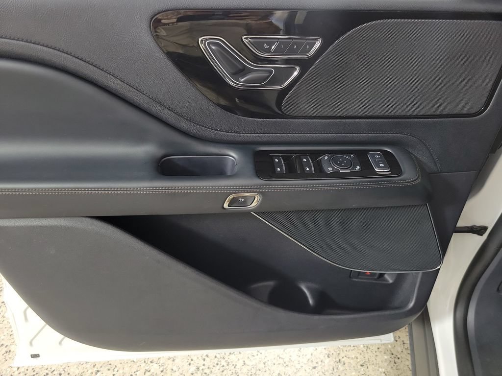 Certified 2025 Lincoln Aviator 2WD w/ Jet Appearance Package image 39