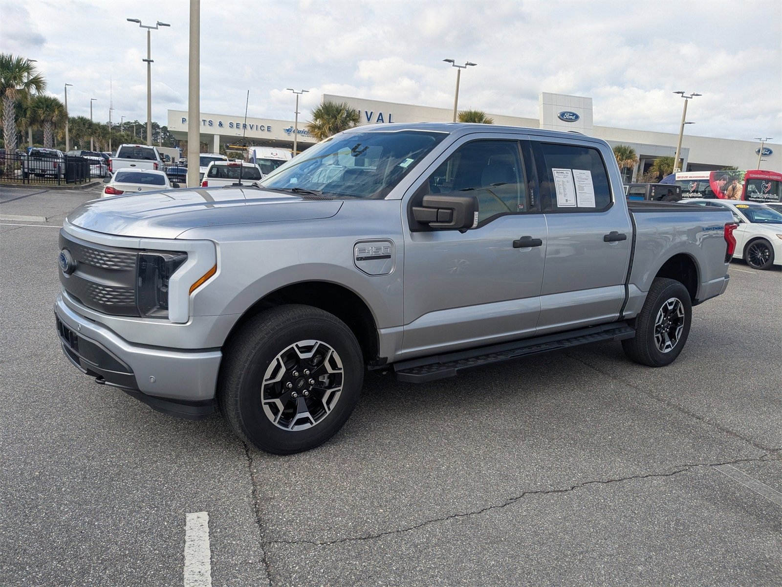Used 2022 Ford F150 Lightning XLT image 8