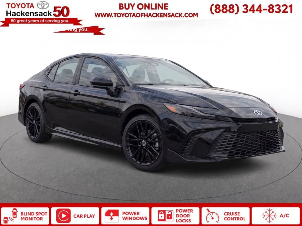 Used 2025 Toyota Camry SE FWD image 1