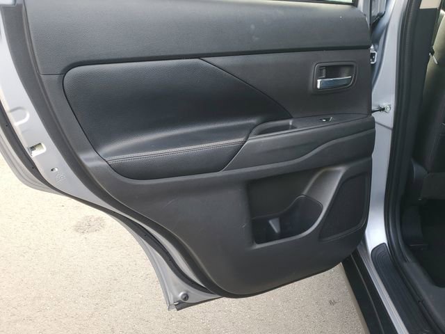 Used 2016 Mitsubishi Outlander SEL image 11