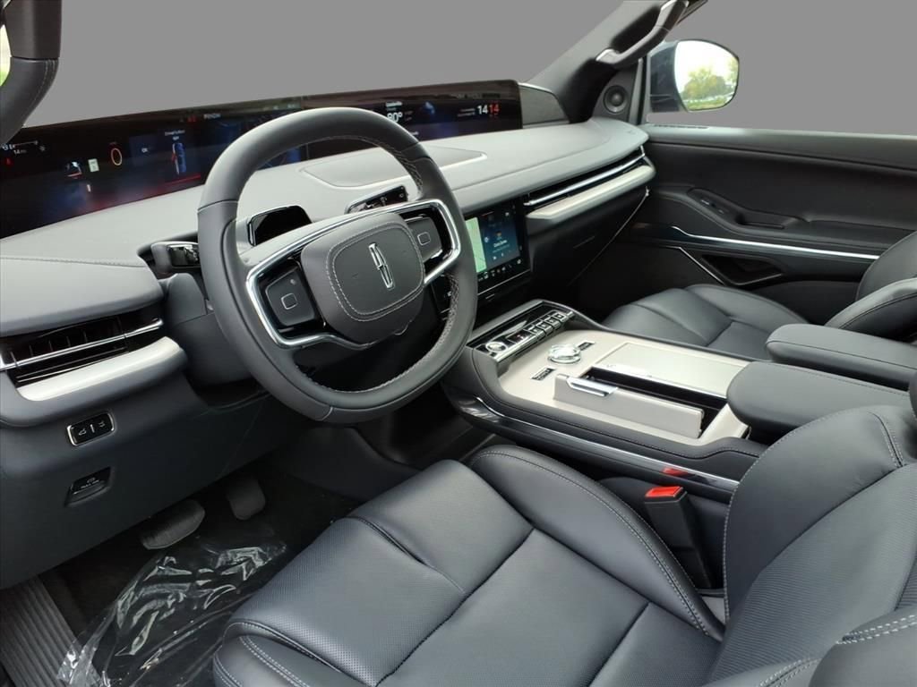 New 2025 Lincoln Navigator Reserve w/ Jet Appearance Package AWD/4WD image 4