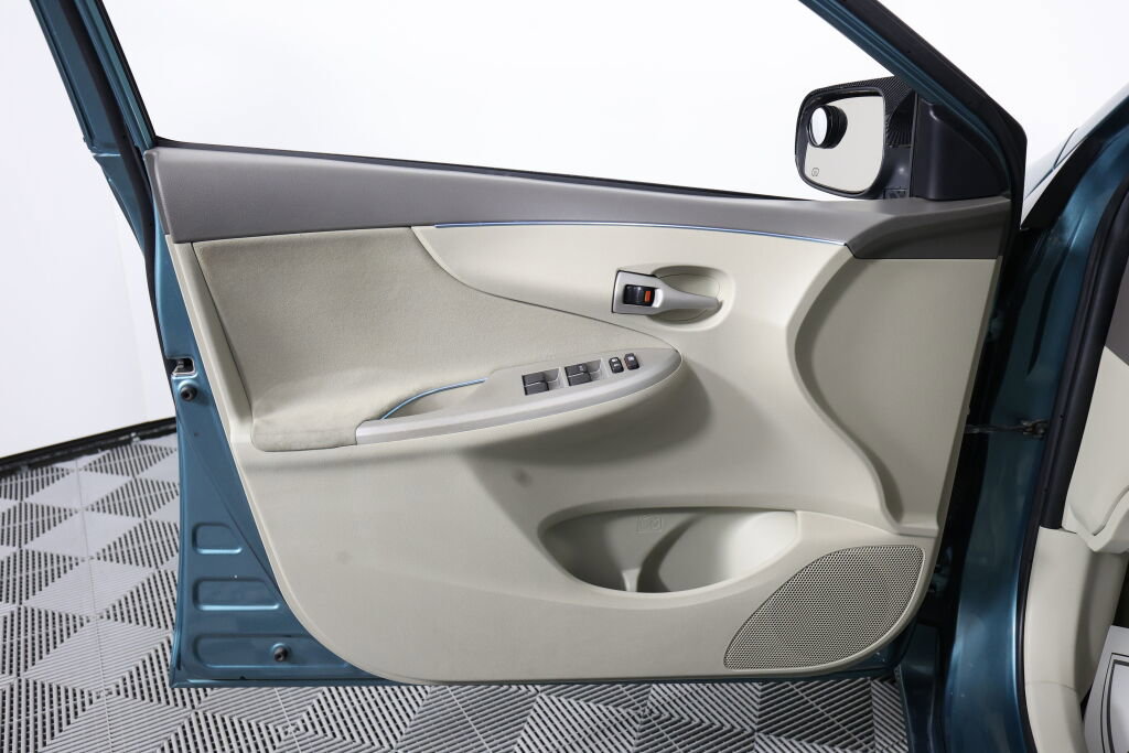 Used 2010 Toyota Corolla LE FWD image 12