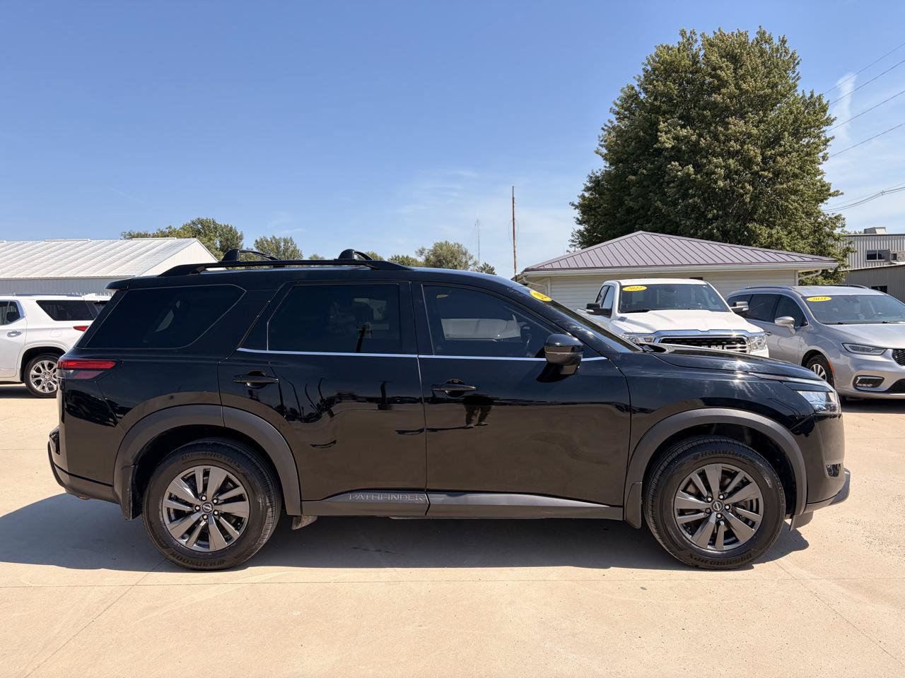 Used 2022 Nissan Pathfinder SV AWD/4WD image 5