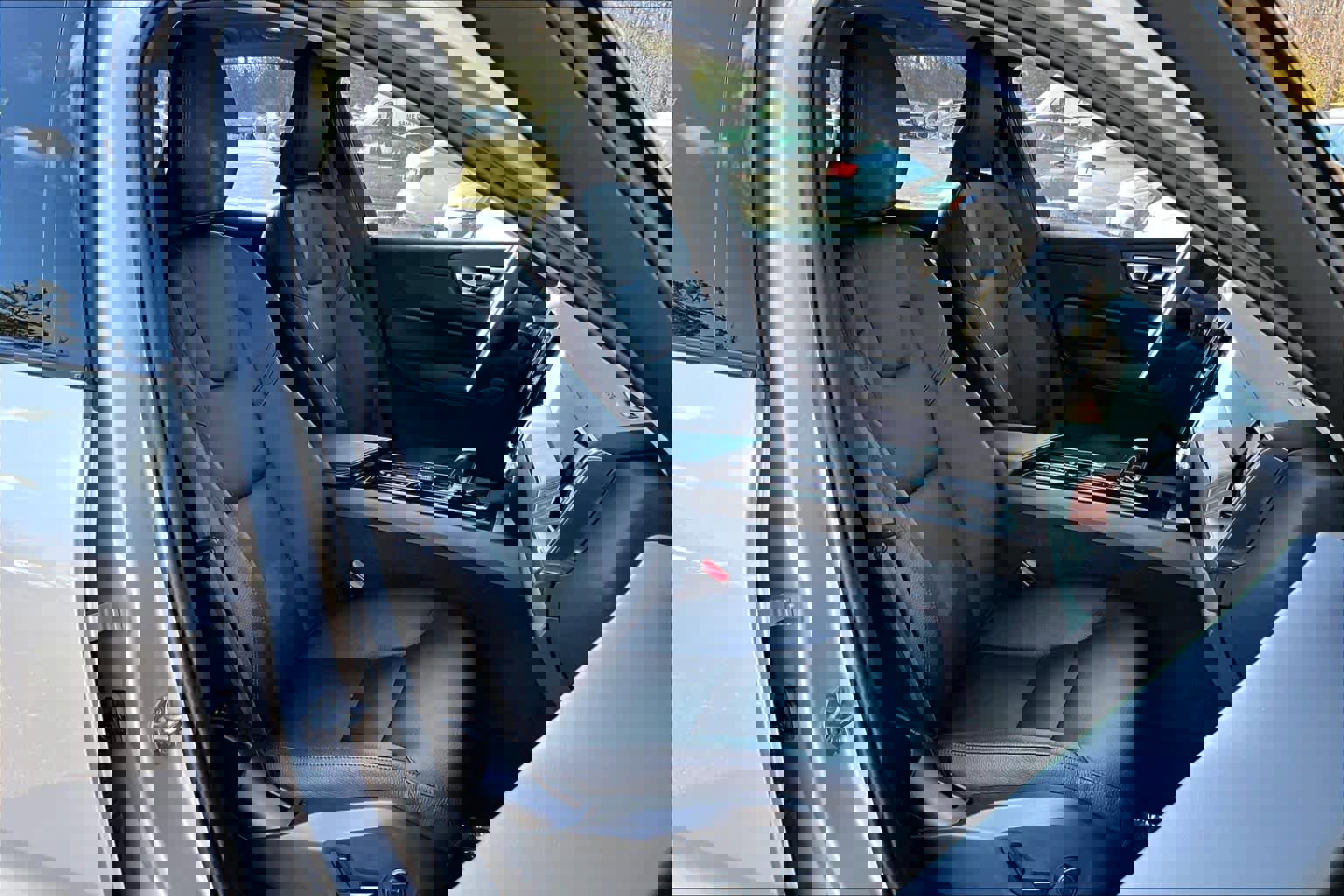 Certified 2023 Volvo XC60 B5 Plus w/ Climate Package image 8