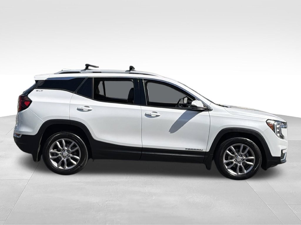 Used 2022 GMC Terrain SLT w/ Infotainment Package II AWD/4WD image 9
