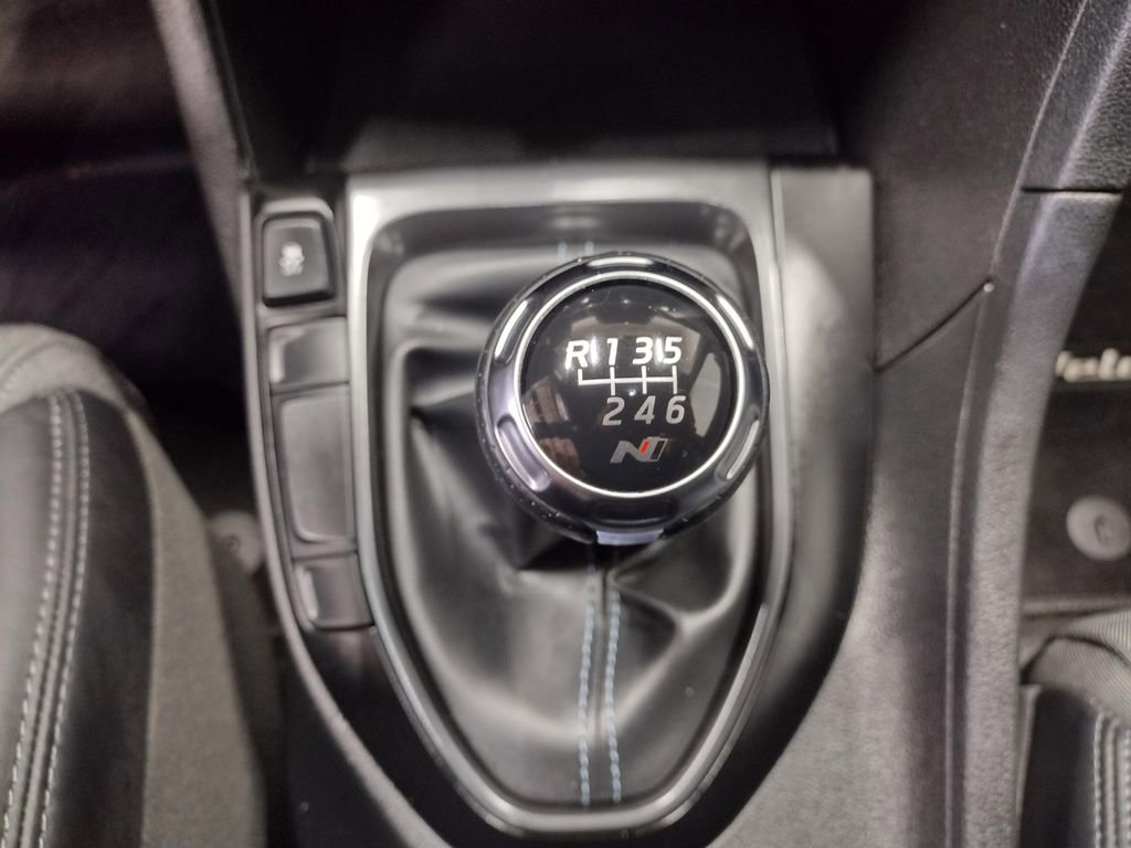 Certified 2022 Hyundai Veloster N Base image 28