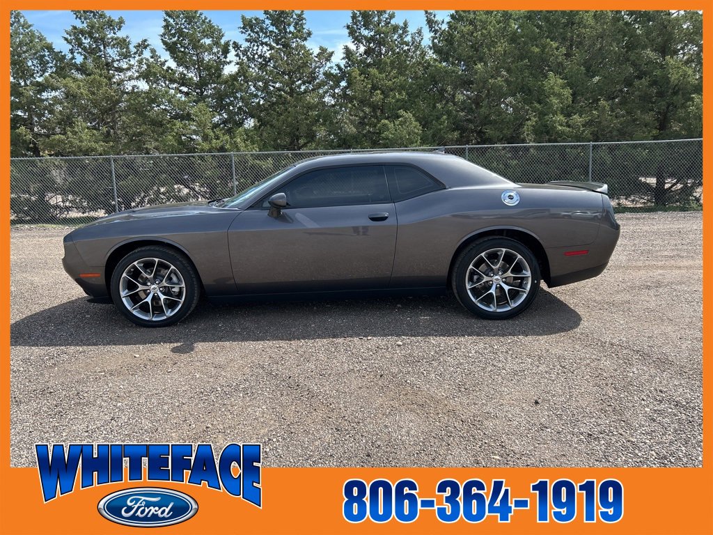 Used 2022 Dodge Challenger SXT w/ Plus Package image 3