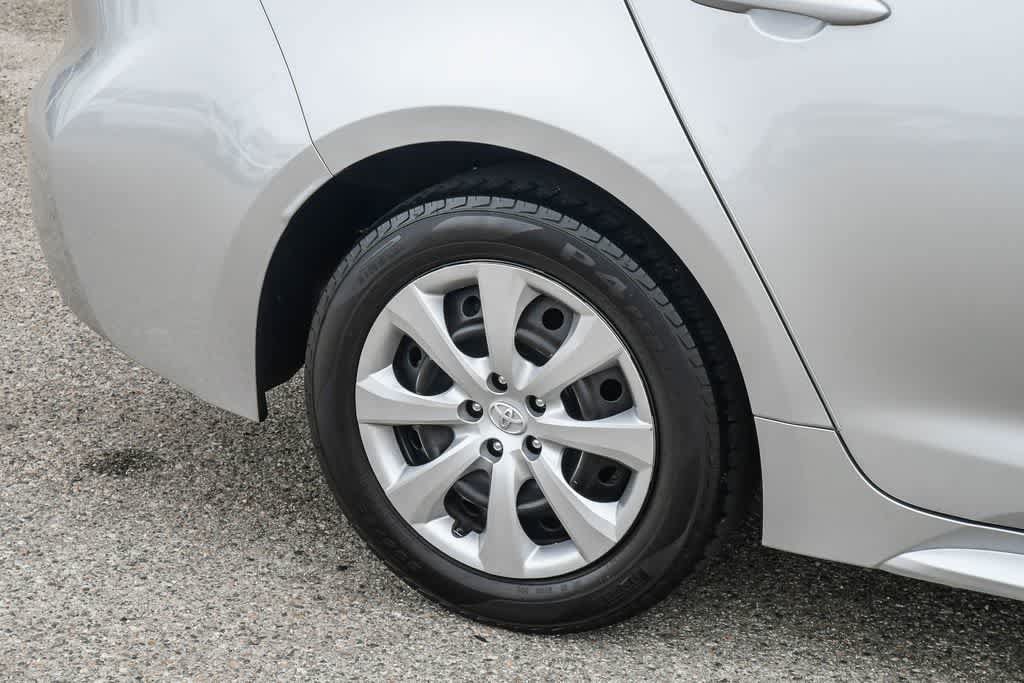 Used 2025 Toyota Corolla LE FWD image 10
