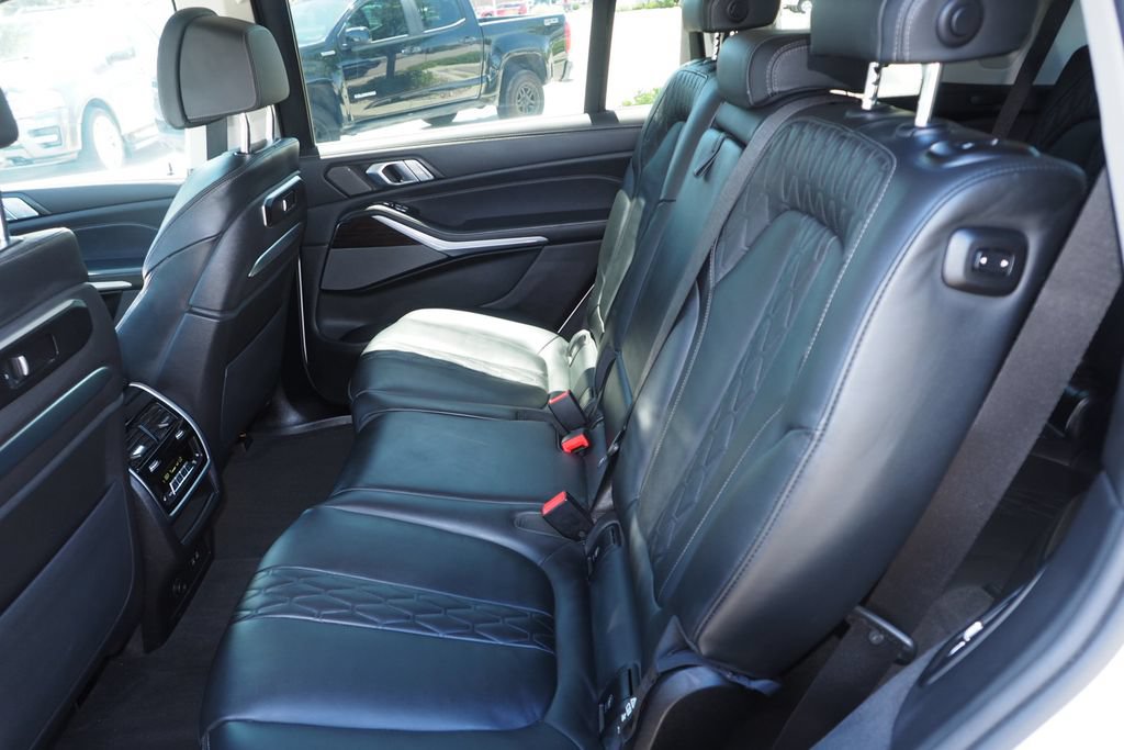 Used 2026 BMW X7 xDrive40i AWD/4WD image 16