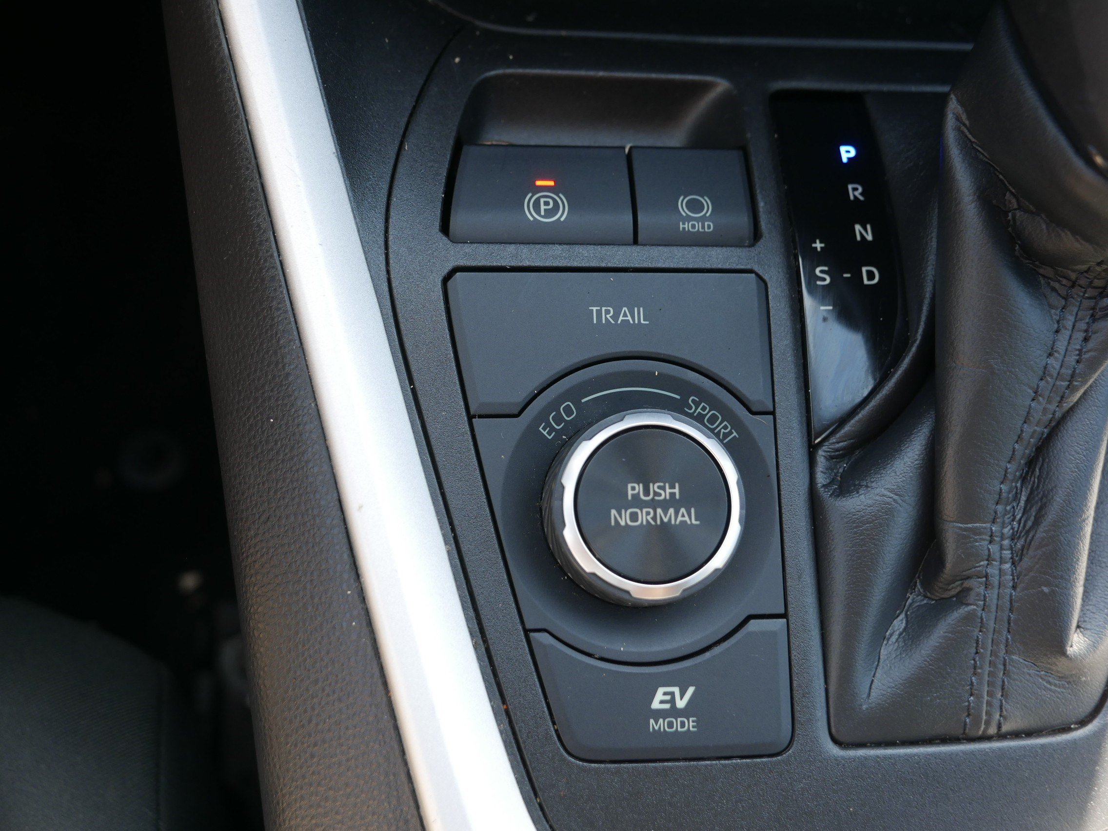 Used 2021 Toyota RAV4 LE AWD/4WD image 29