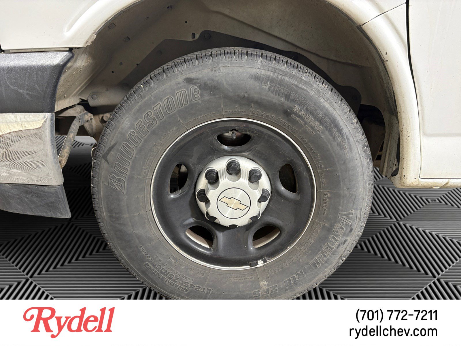 Used 2019 Chevrolet Express 3500 Extended w/ Driver Convenience Package RWD image 9