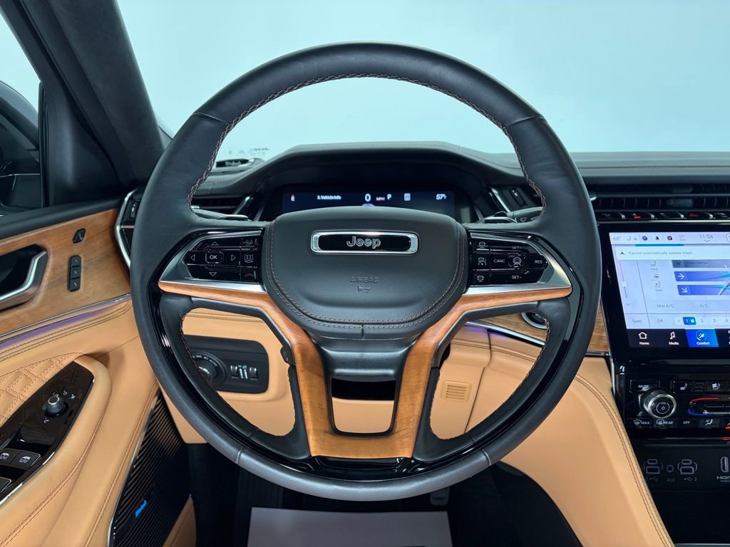Used 2024 Jeep Grand Cherokee Summit image 13