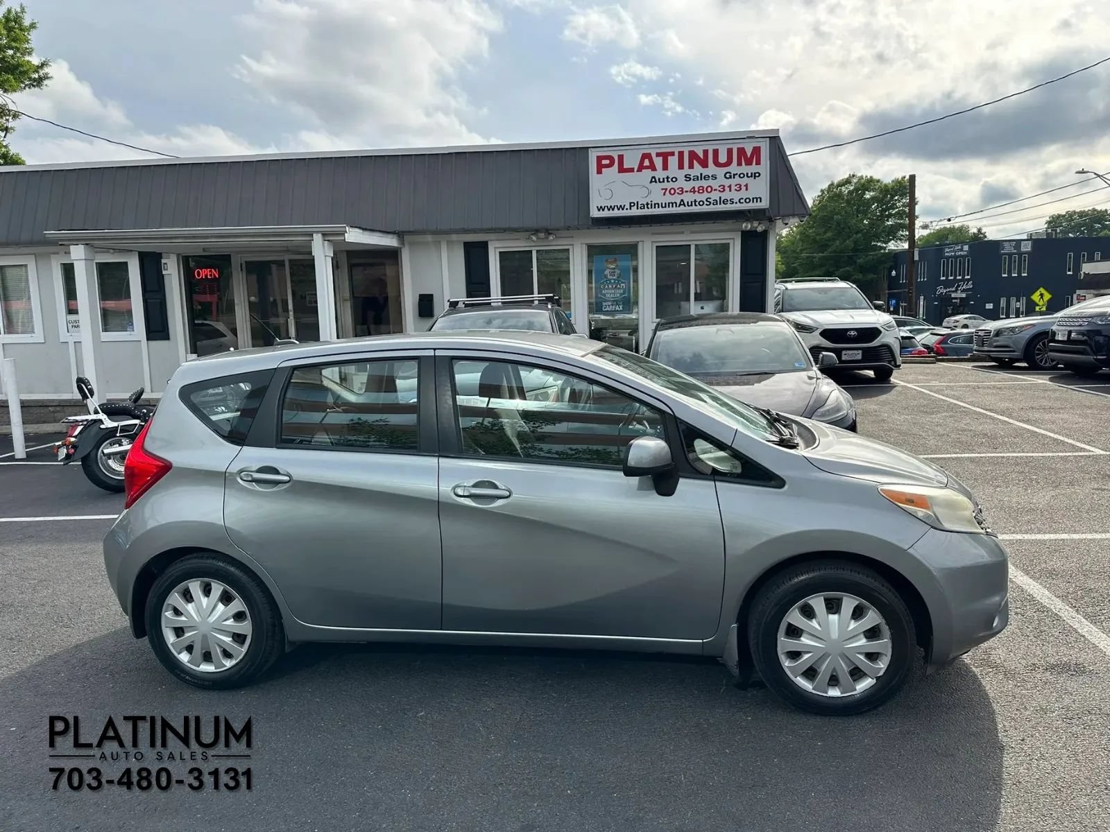 Used 2014 Nissan Versa Note SV w/ Convenience Package FWD image 2