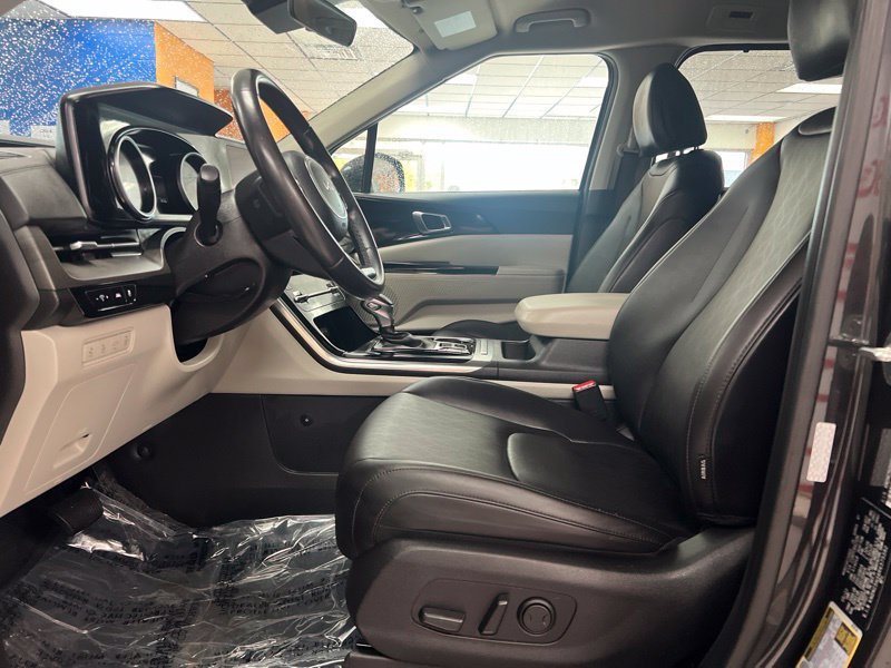 Certified 2024 Kia Carnival EX FWD image 19