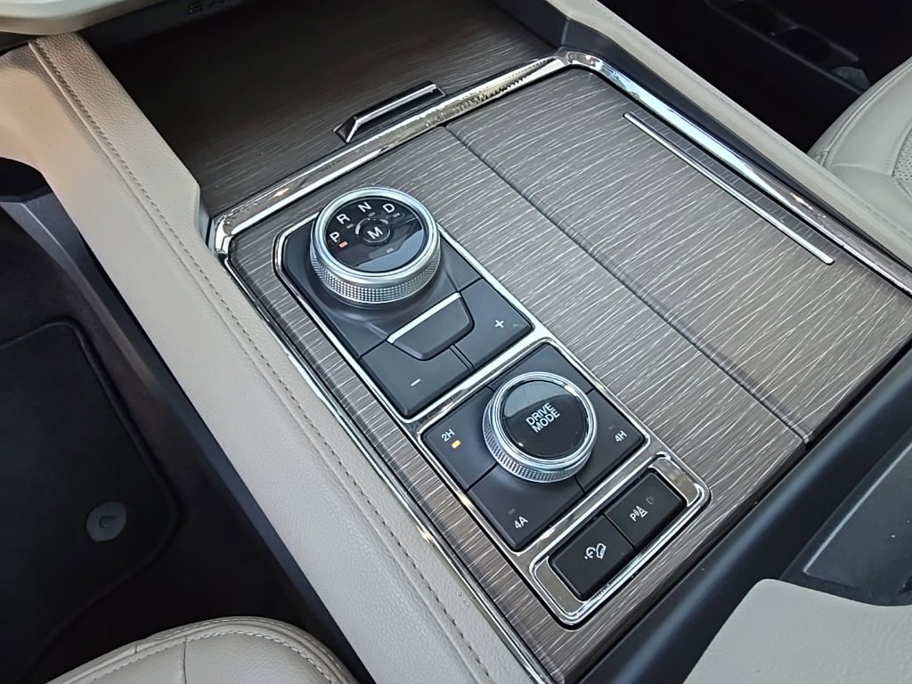 Used 2023 Ford Expedition Limited image 19