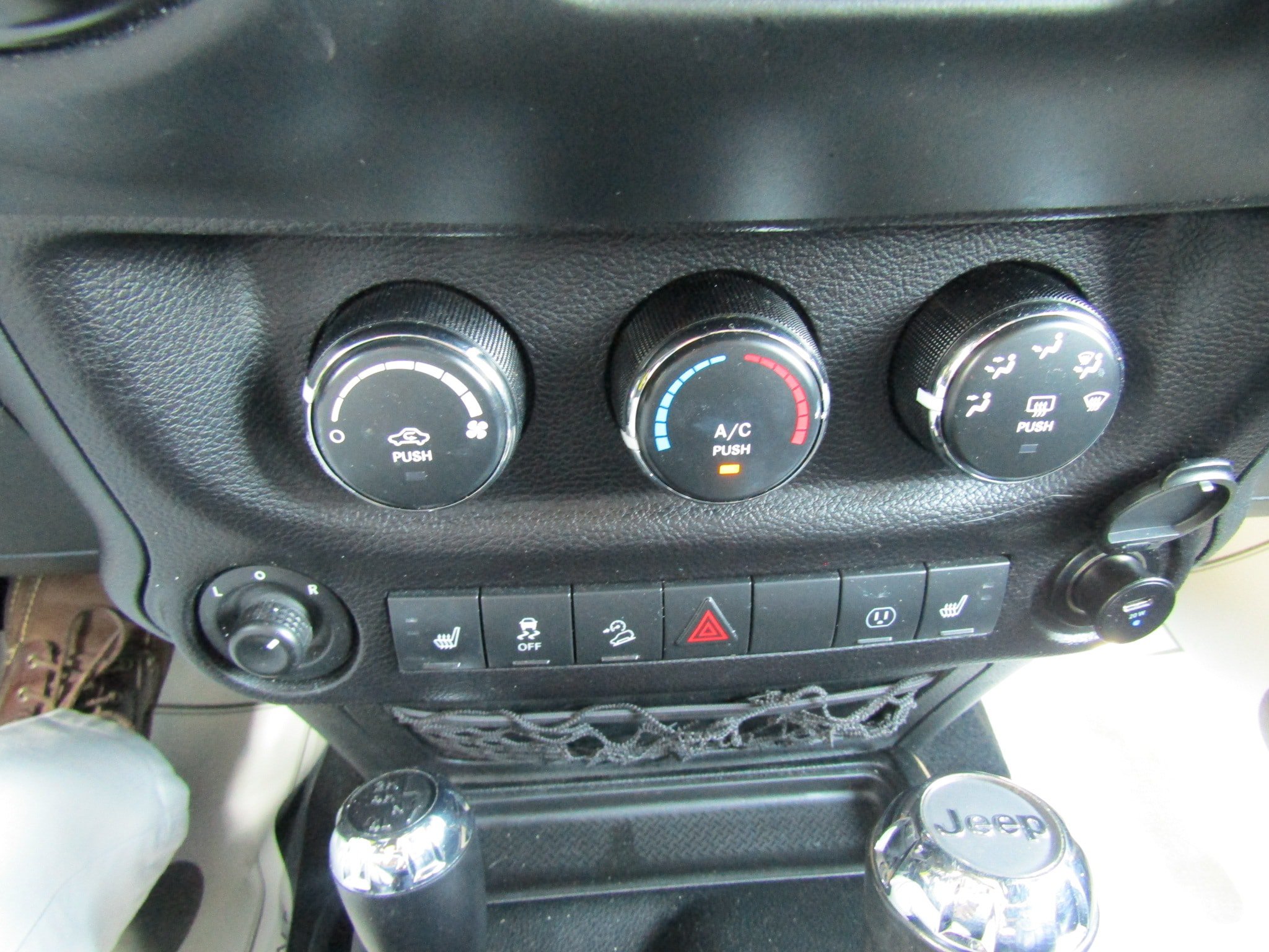 Used 2017 Jeep Wrangler Unlimited Sahara AWD/4WD image 29