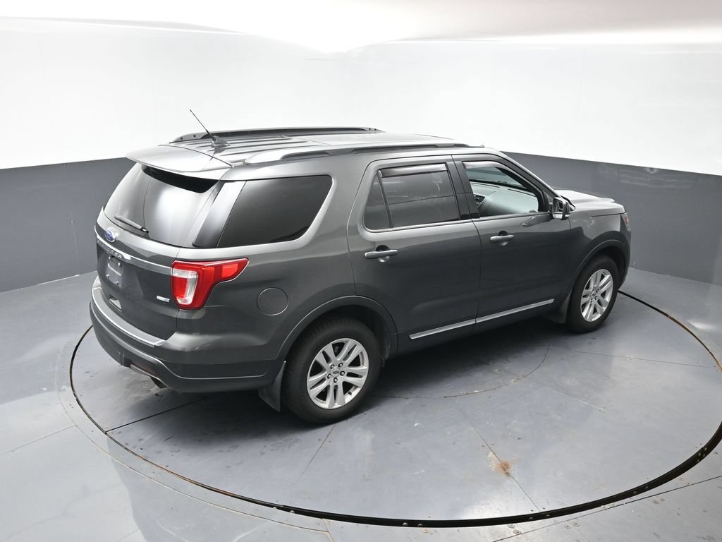 Used 2018 Ford Explorer XLT w/ Equipment Group 202A AWD/4WD image 12