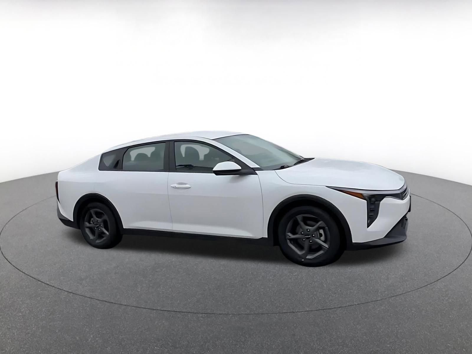 Used 2025 Kia K4 LXS image 2