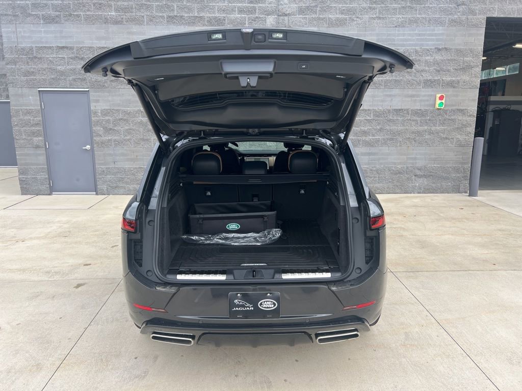 New 2024 Land Rover Range Rover Sport Dynamic SE image 9