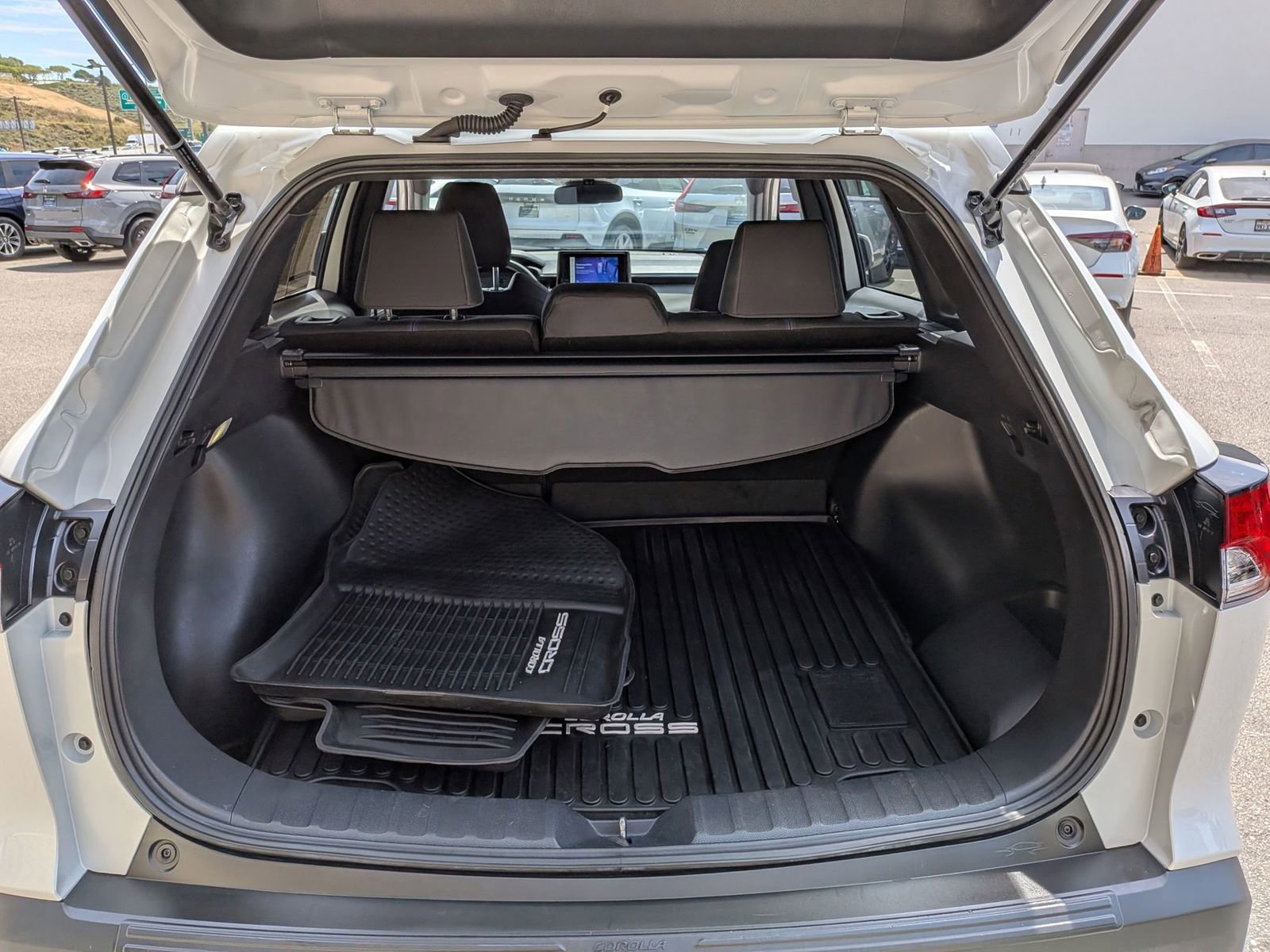 Used 2024 Toyota Corolla Cross SE w/ Moonroof Package image 16