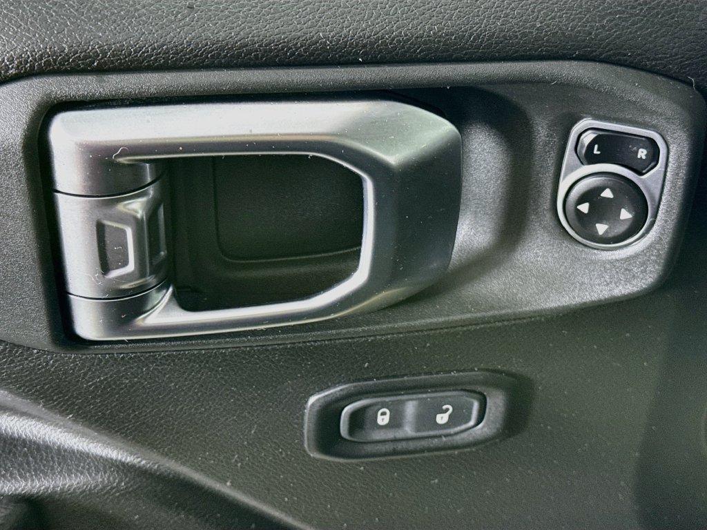 Used 2025 Jeep Wrangler Sport AWD/4WD image 22