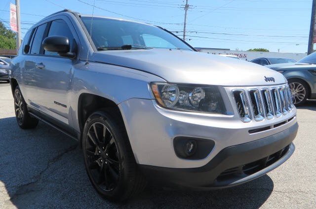 Used 2015 Jeep Compass Sport w/ Power Value Group FWD image 2