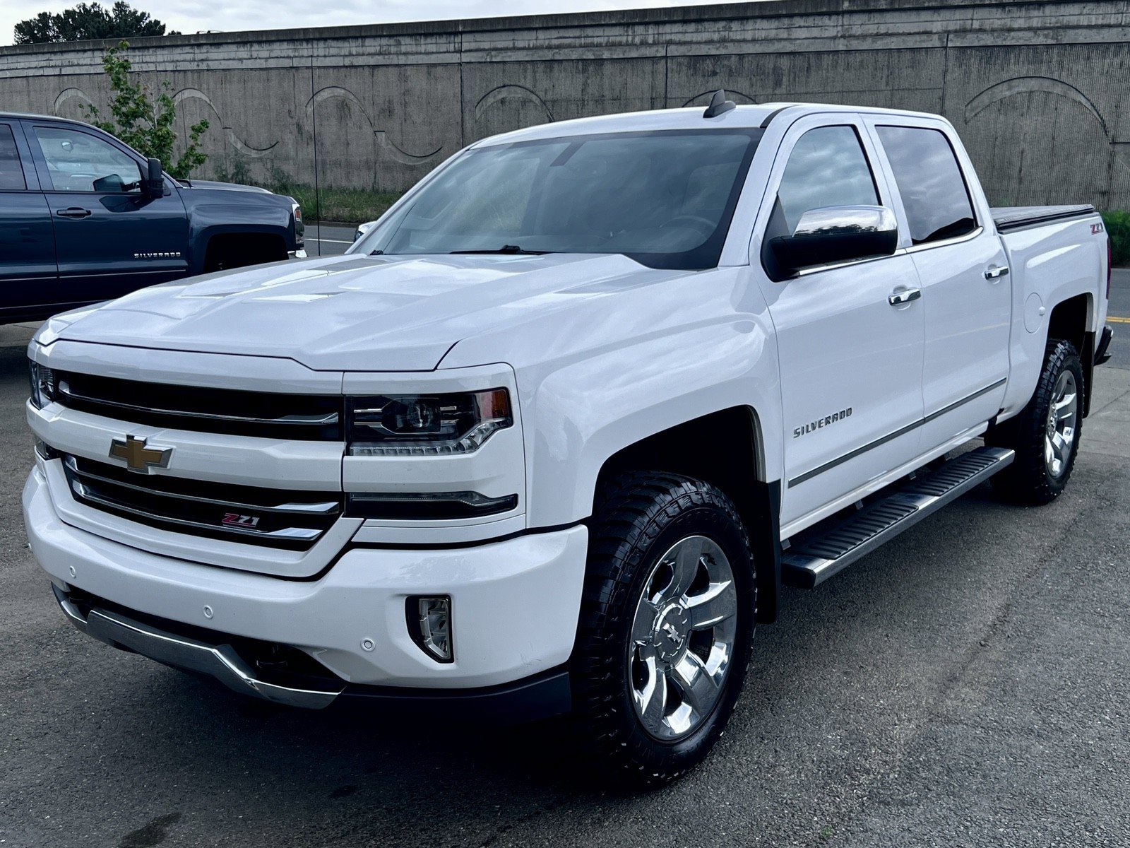 Used 2017 Chevrolet Silverado 1500 LTZ Z71 w/ LTZ Plus Package AWD/4WD image 10