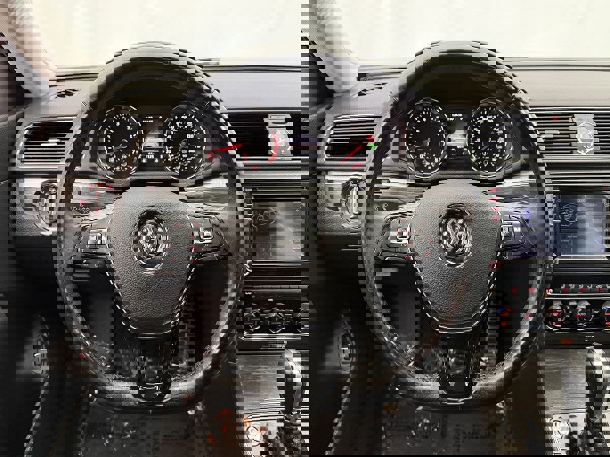 Used 2016 Volkswagen Passat 1.8T SEL Premium image 11