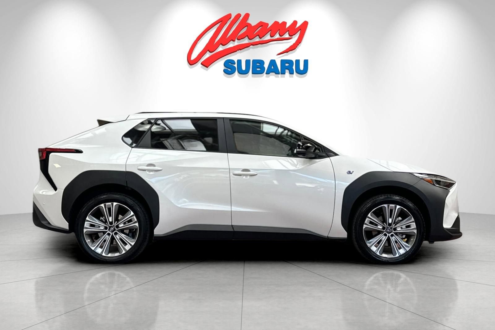 Used 2024 Subaru Solterra Limited image 3