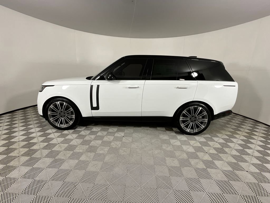 Used 2025 Land Rover Range Rover SE AWD/4WD image 2