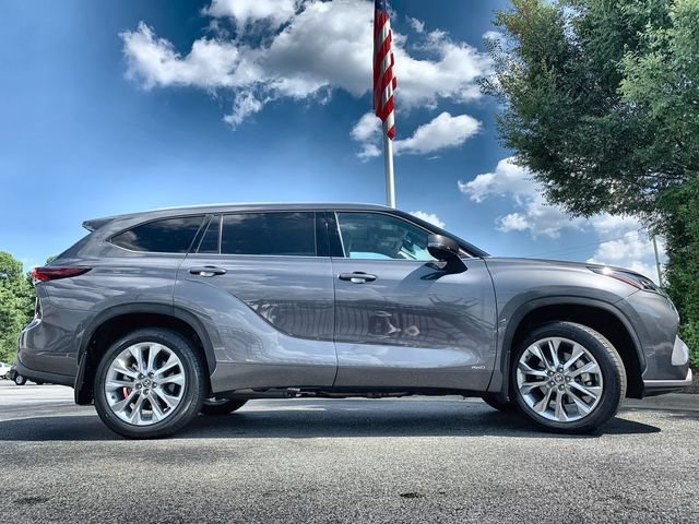 Used 2024 Toyota Highlander Limited AWD/4WD image 9