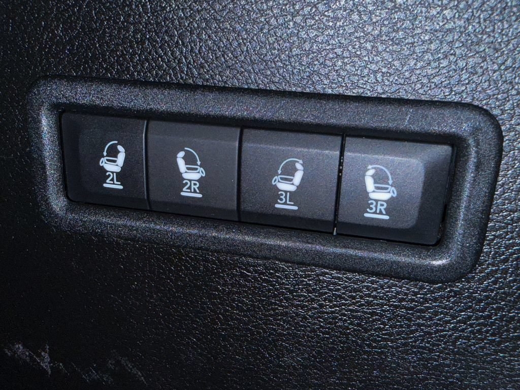 Used 2022 Jeep Wagoneer Series III AWD/4WD image 42