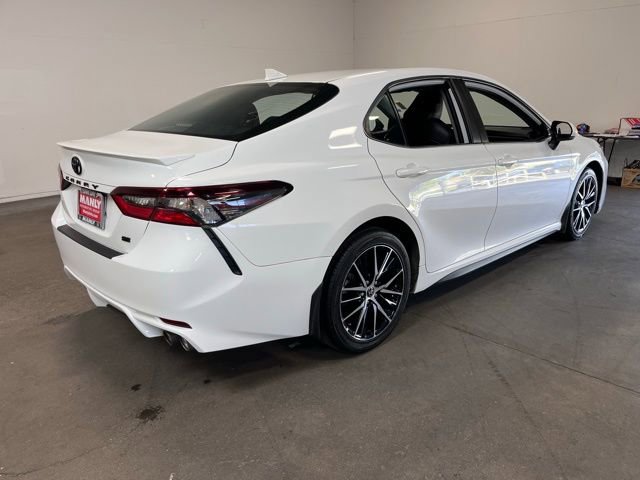 Used 2022 Toyota Camry SE FWD image 3